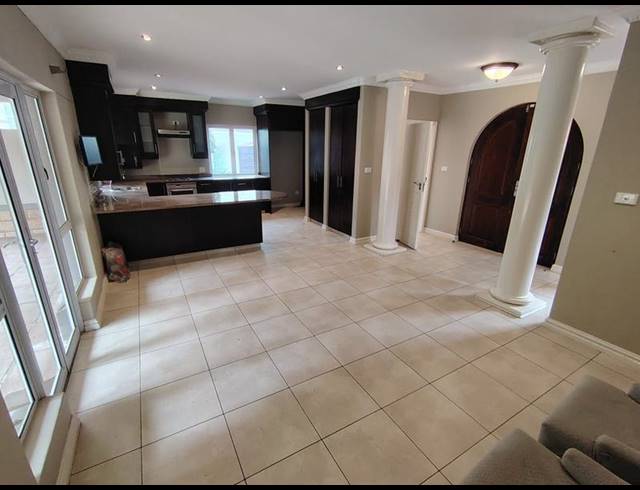 4 BEDROOM TOWNHOUSE FOR SALE IN UMHLANGA CENTRAL